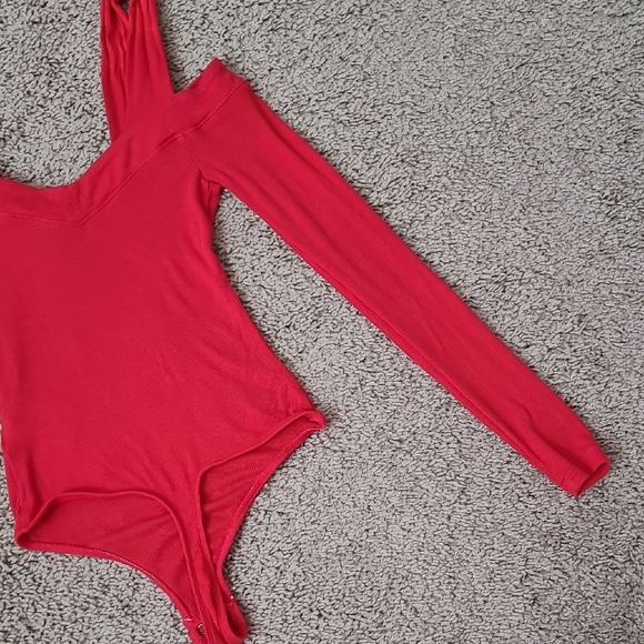 Express Fittes Long Sleeve Tie Shoulder Bodysuit - Picture 11 of 15